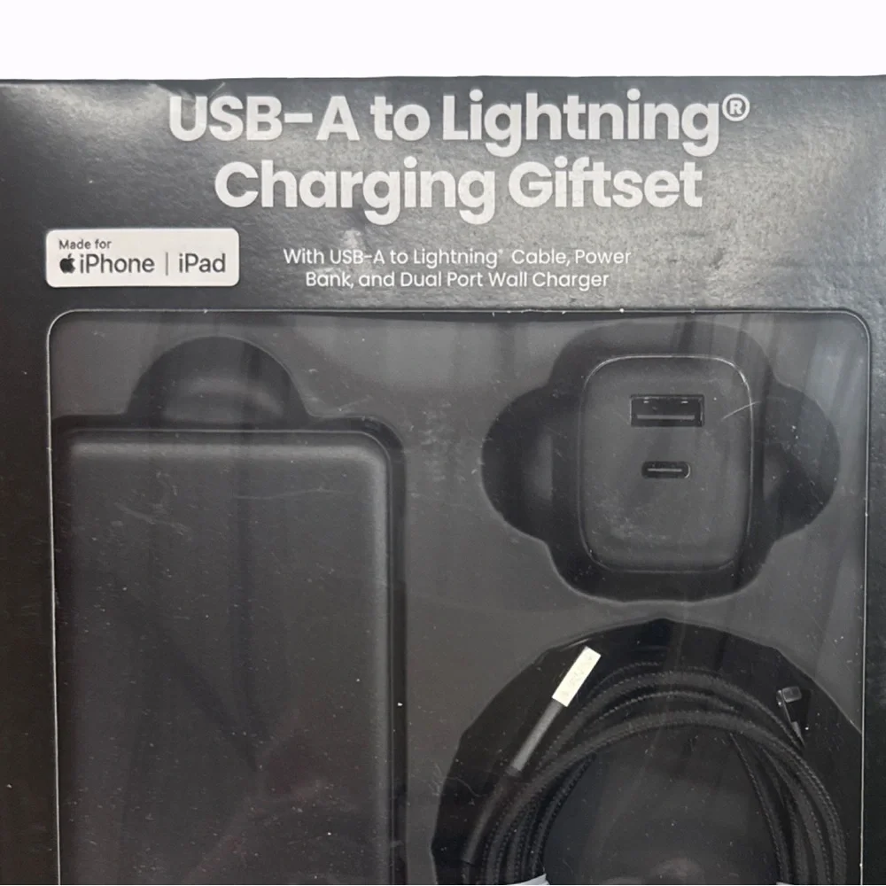 USB-A to Lightning Charging Giftset - Black Charging Bank Included*** New in Box